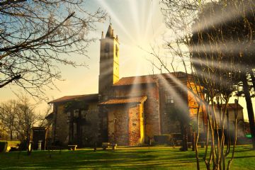 Chiesa di San Pietro vista dal parco comunale